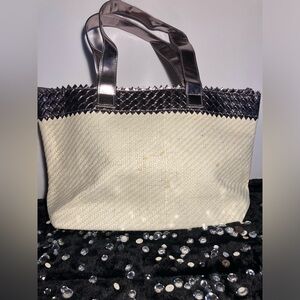 Elizabeth Ardon Summer Beach Bag Tote Purse (Silver / White)